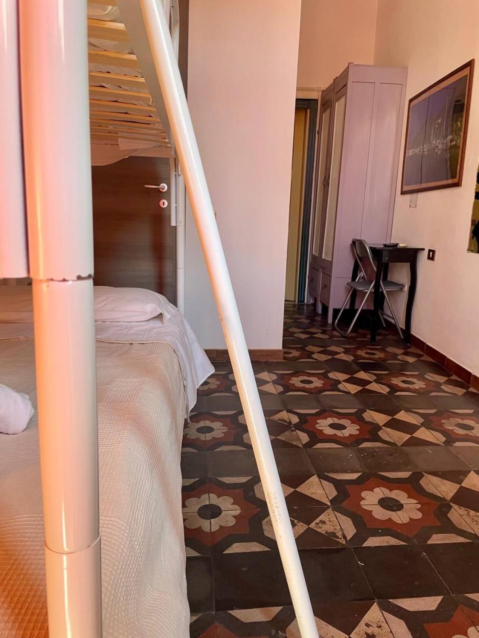 Onlyrooms III - Recommended For Under 30S Cagliari Room photo